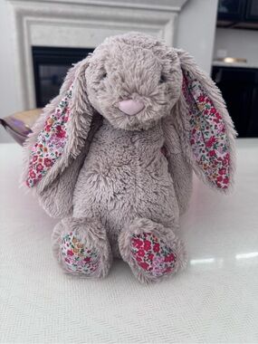 Jellycat Medium Bashful Blossom Posey Plush Bunny with Pink Floral Ear
